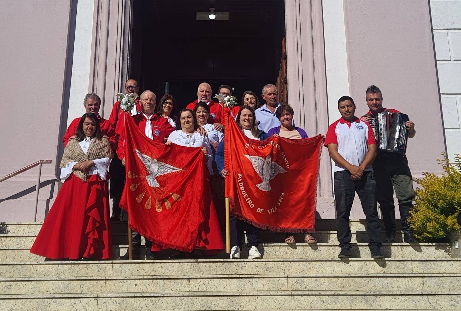 Festa do Divino Espírito Santo começa hoje em Vila Seca, com programação intensa até junho