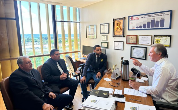 Prefeito de Campestre garante emendas para aquisição de retroescavadeiras